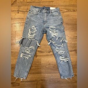 American Eagle Outfitters Light Blue Ripped mom Jean